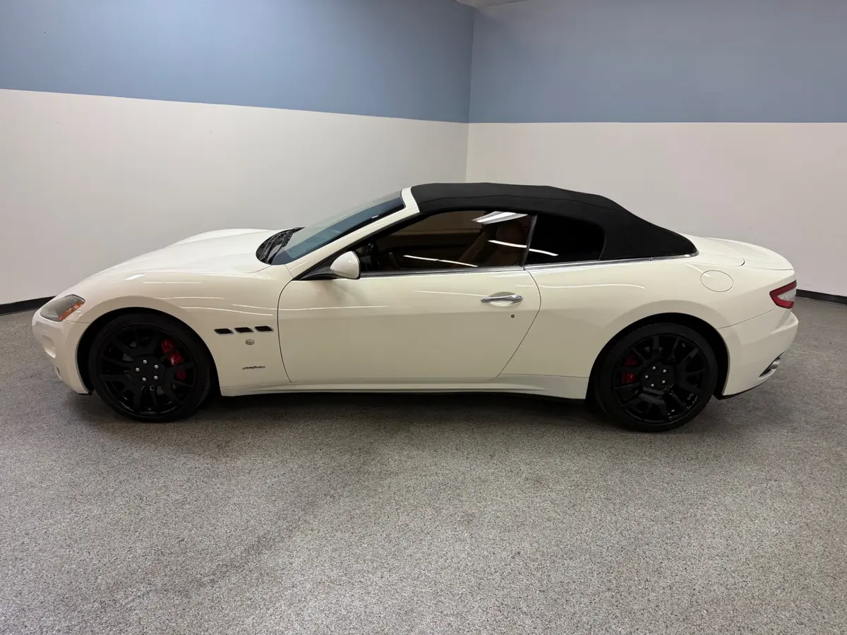 Vehicle photo 12