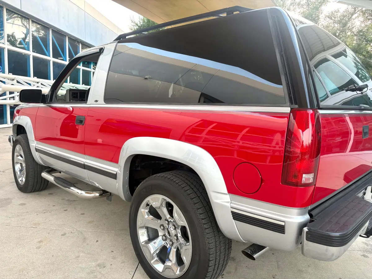 Vehicle photo 14