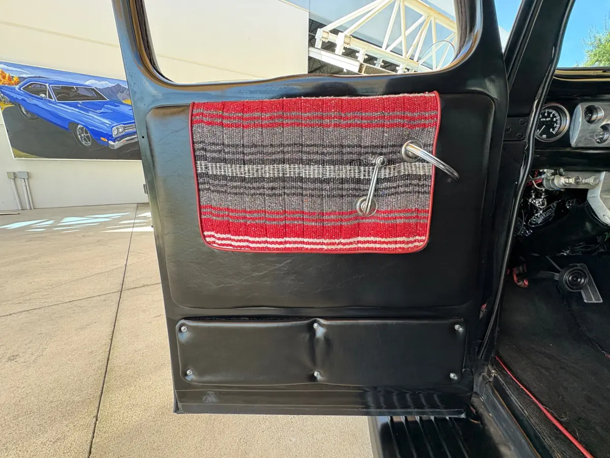 Vehicle photo 30