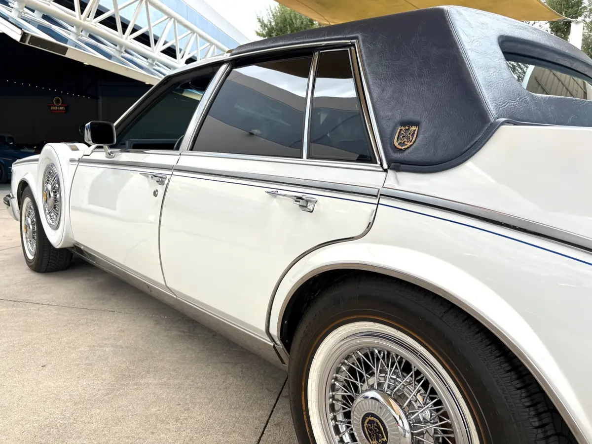 Vehicle photo 14
