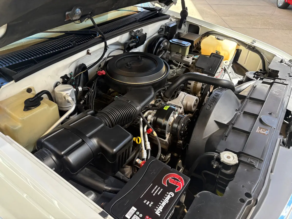 Vehicle photo 29