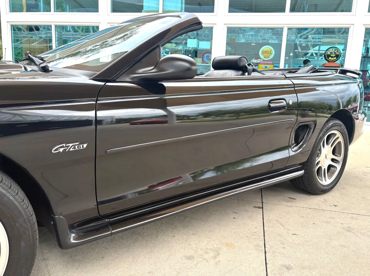 Vehicle photo 13