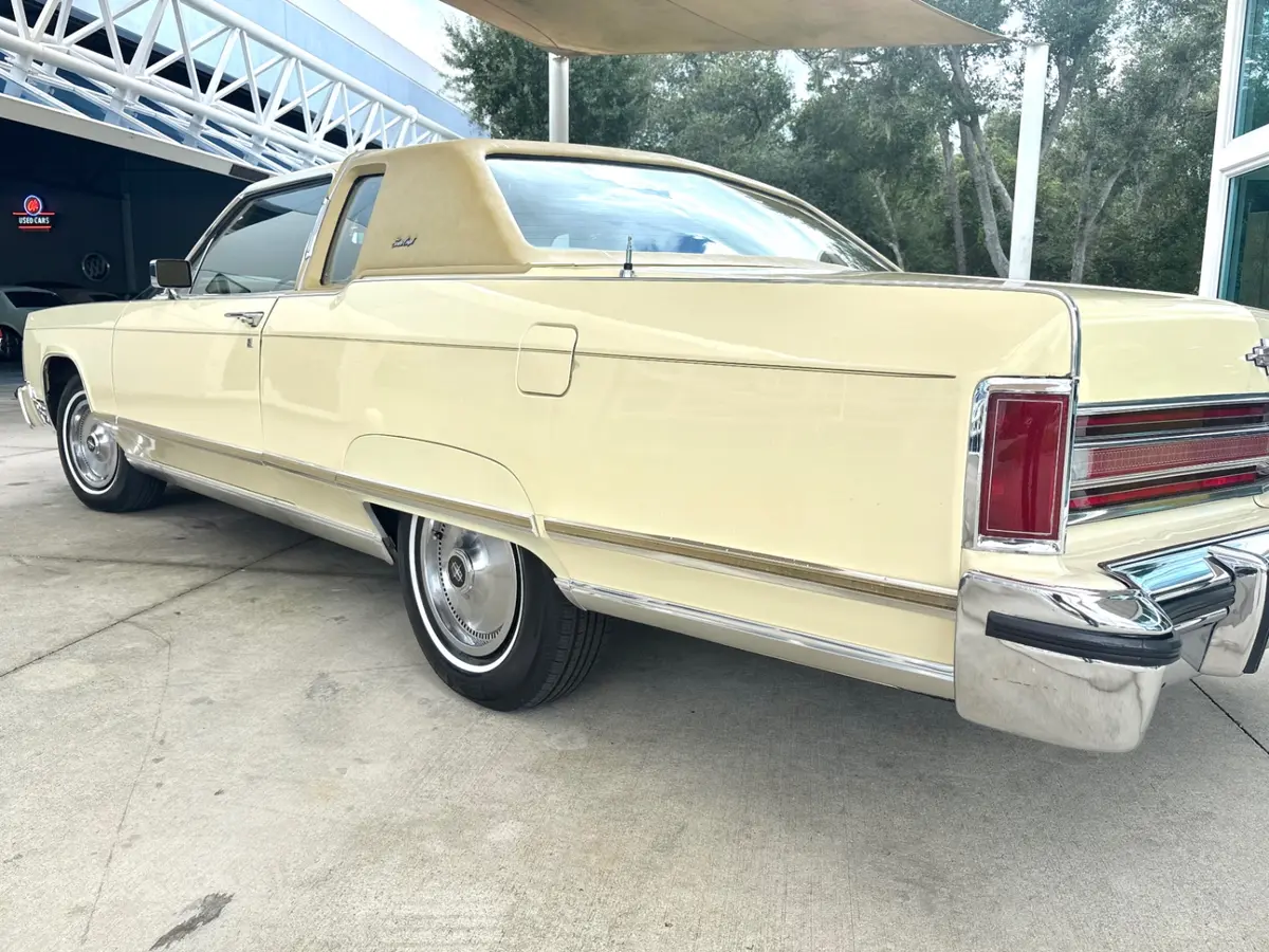 Vehicle photo 15