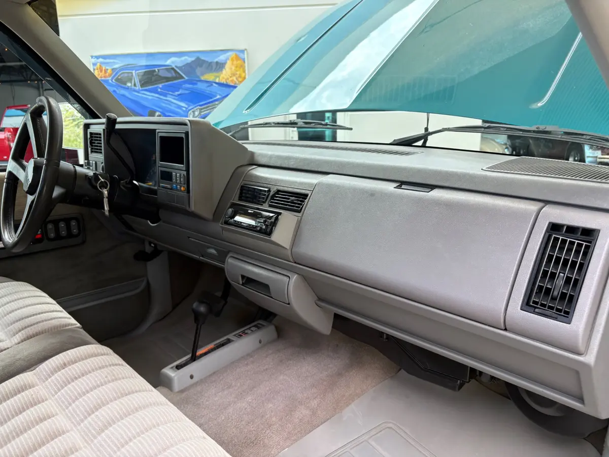 Vehicle photo 38
