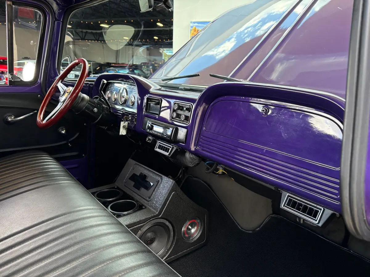 Vehicle photo 37