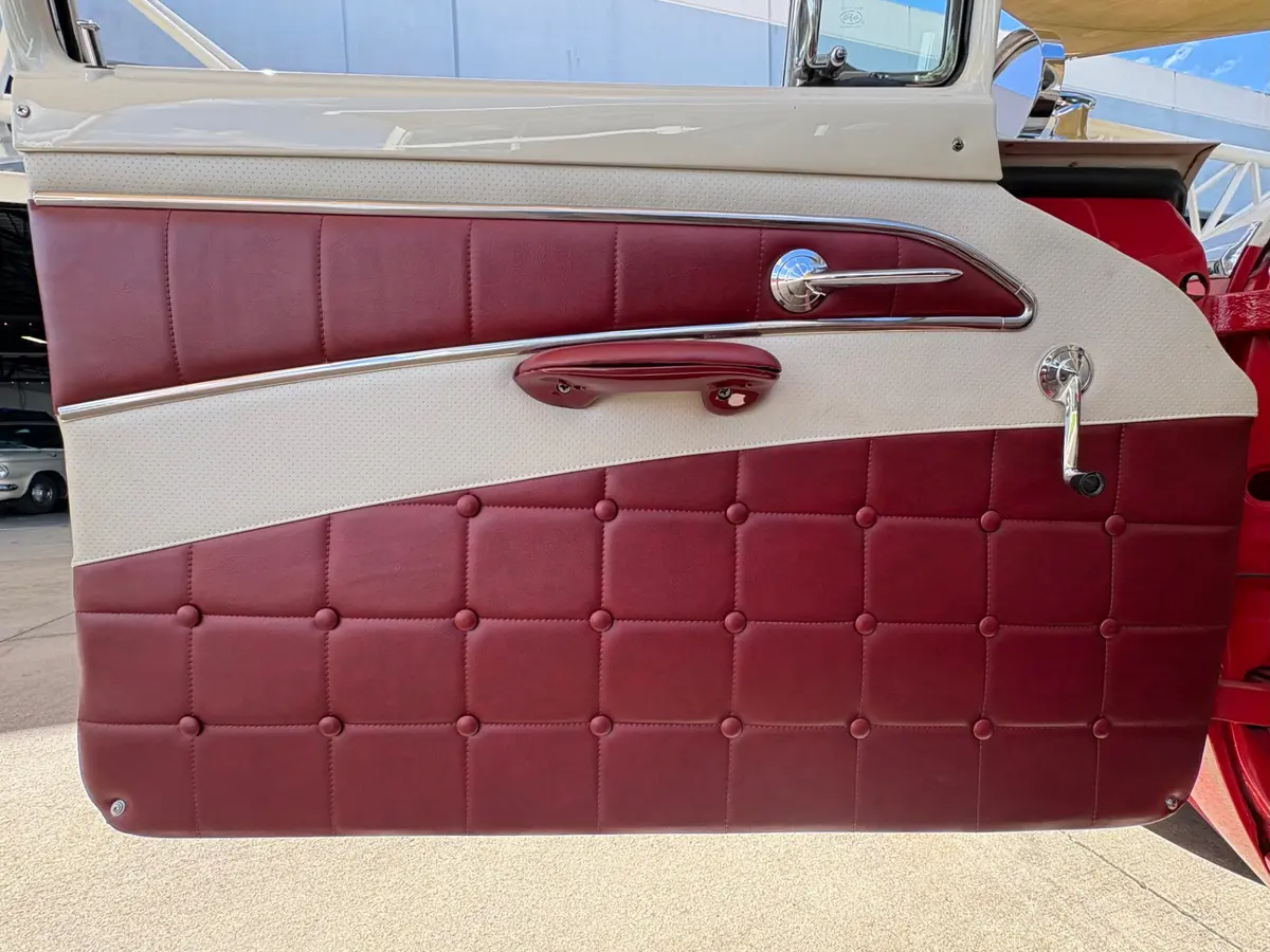 Vehicle photo 30