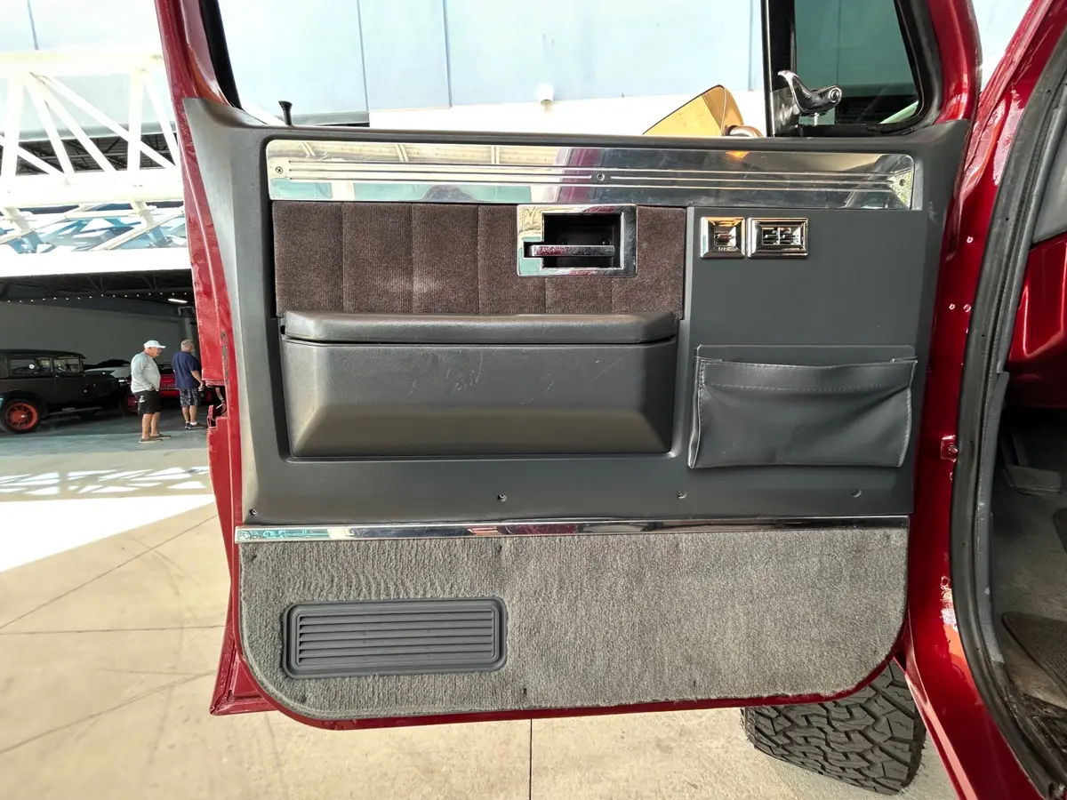 Vehicle photo 29