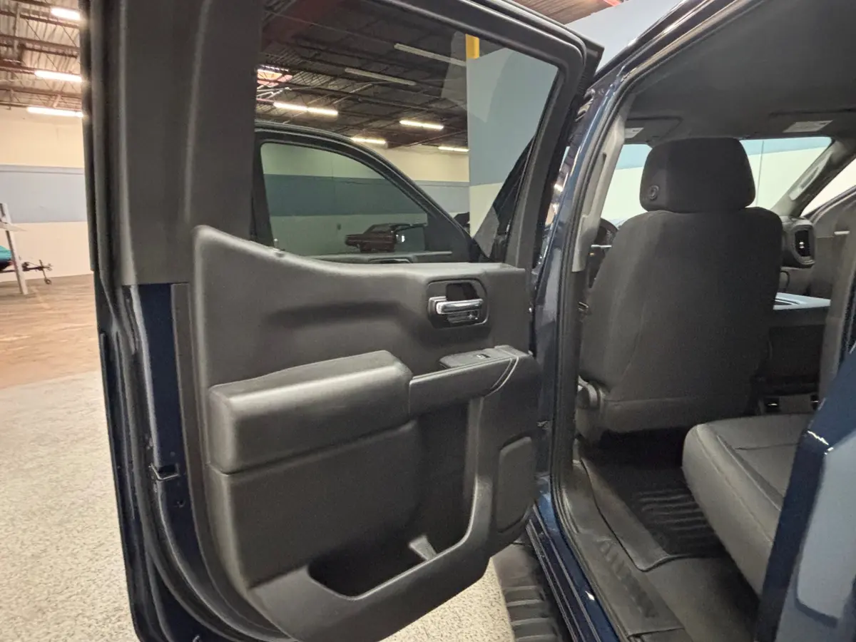 Vehicle photo 22