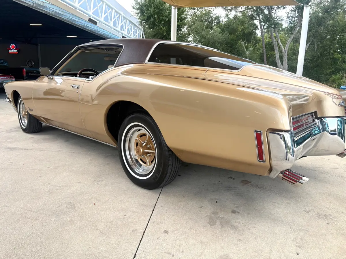 Vehicle photo 15