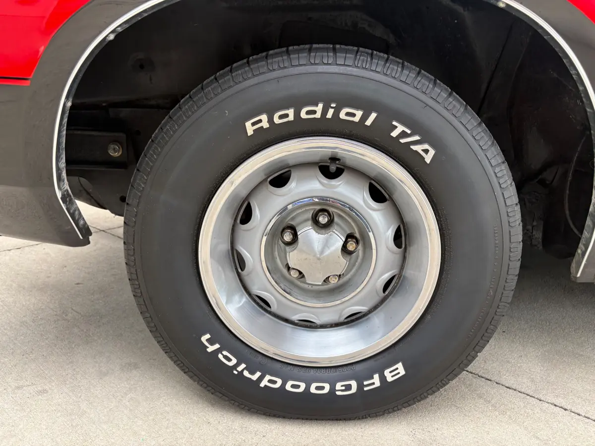 Vehicle photo 20
