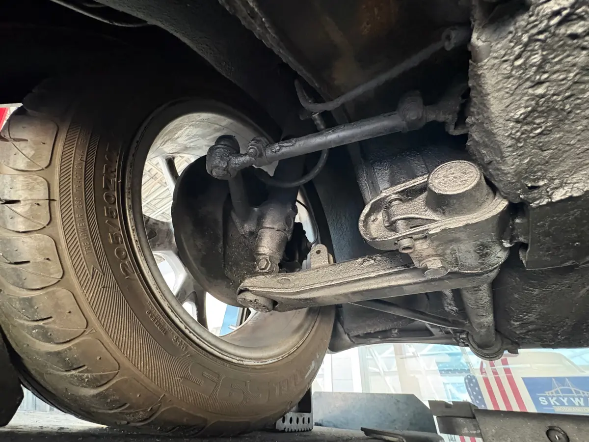 Vehicle photo 43