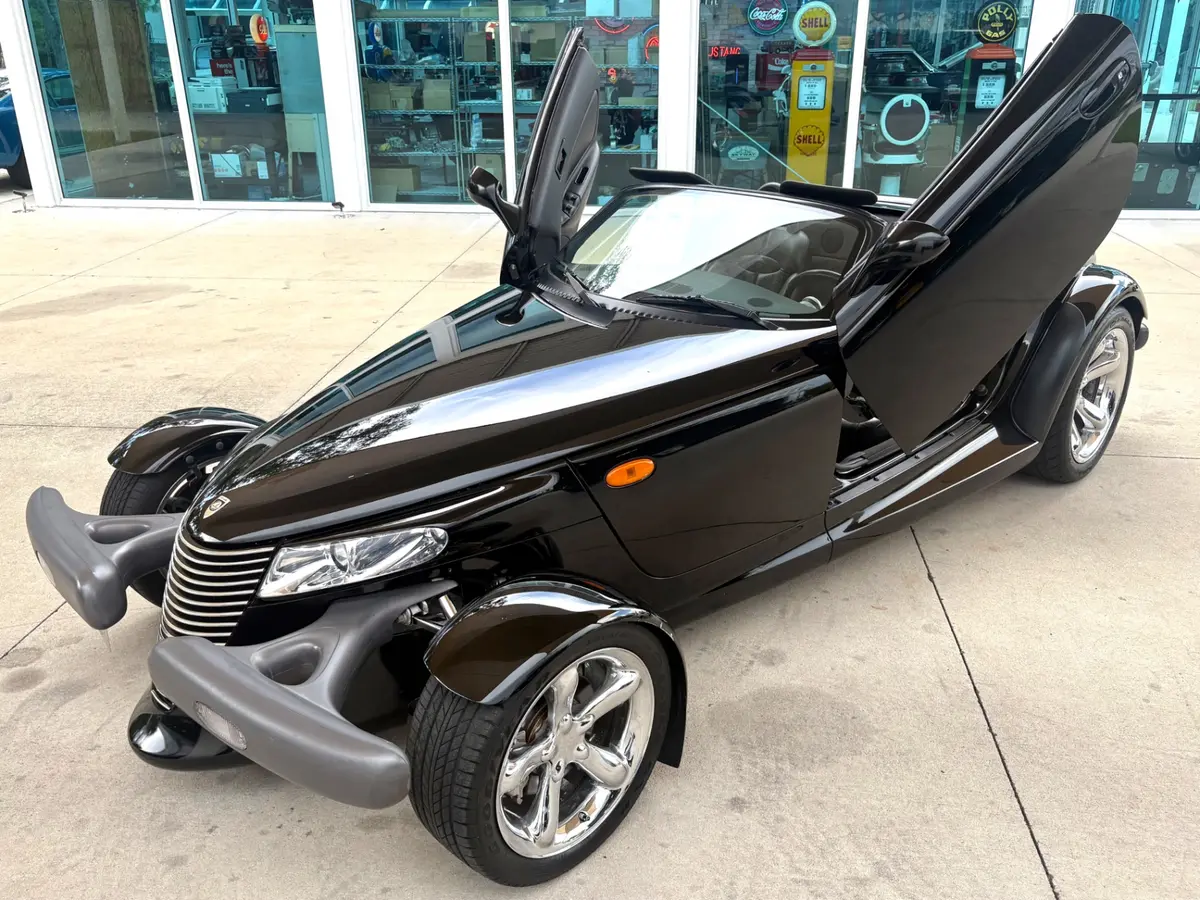 Vehicle photo 26