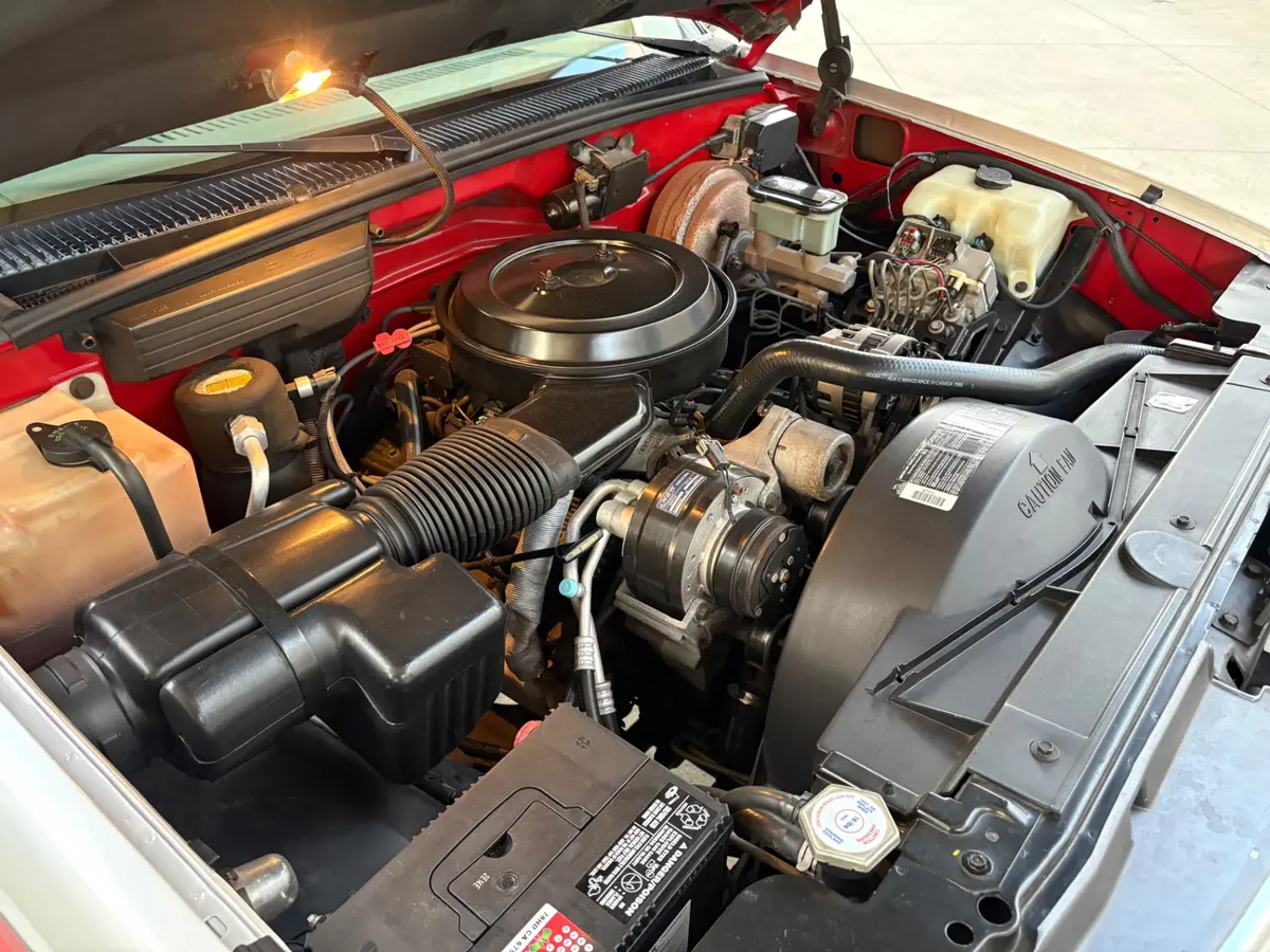 Vehicle photo 24