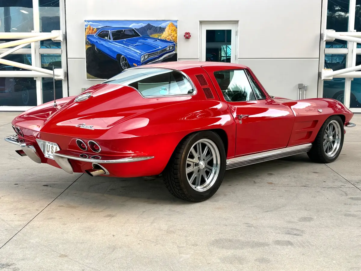 Vehicle photo 6