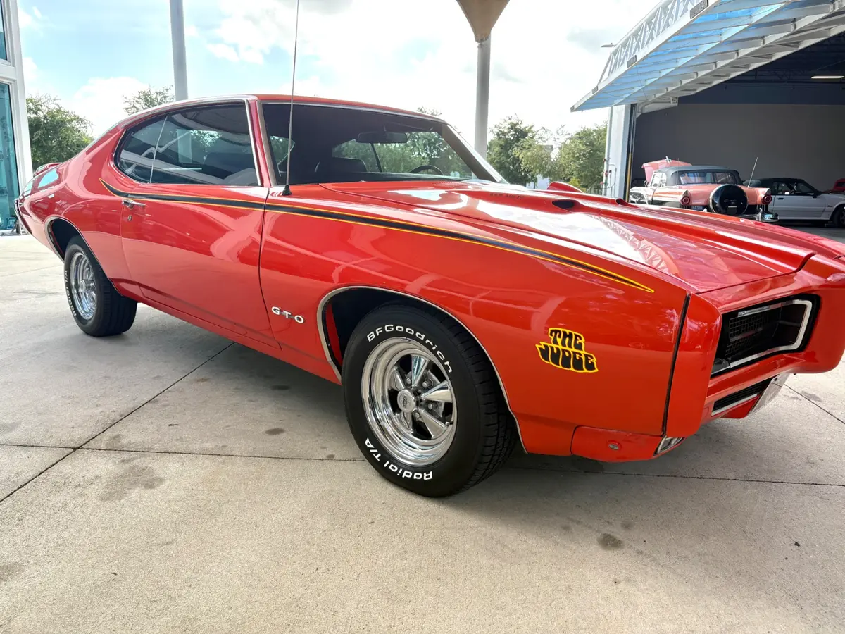 Vehicle photo 20