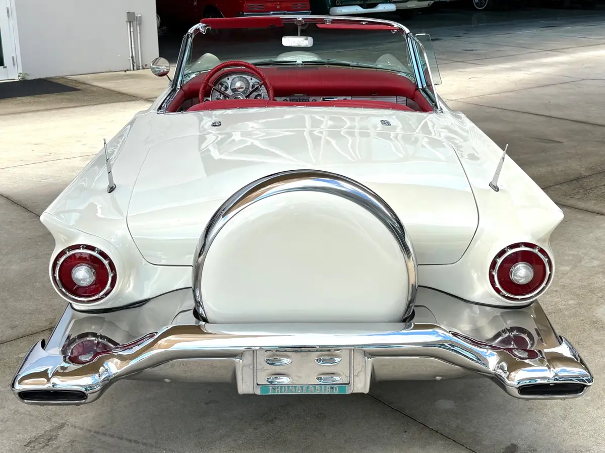 Vehicle photo 8