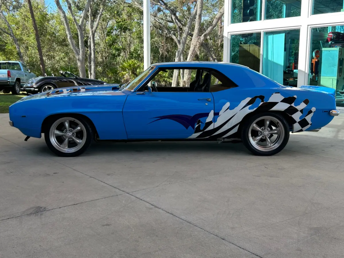 Vehicle photo 11