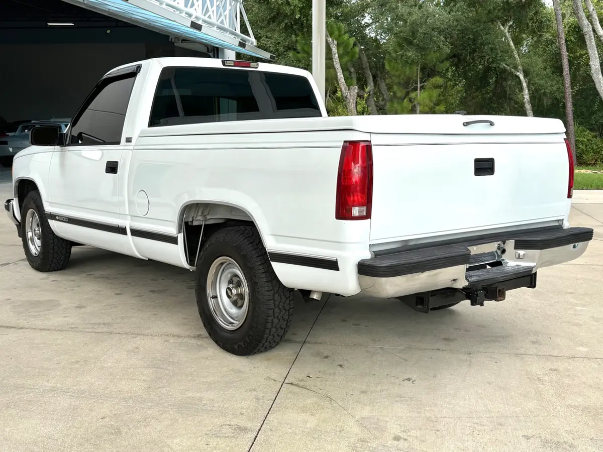 Vehicle photo 8