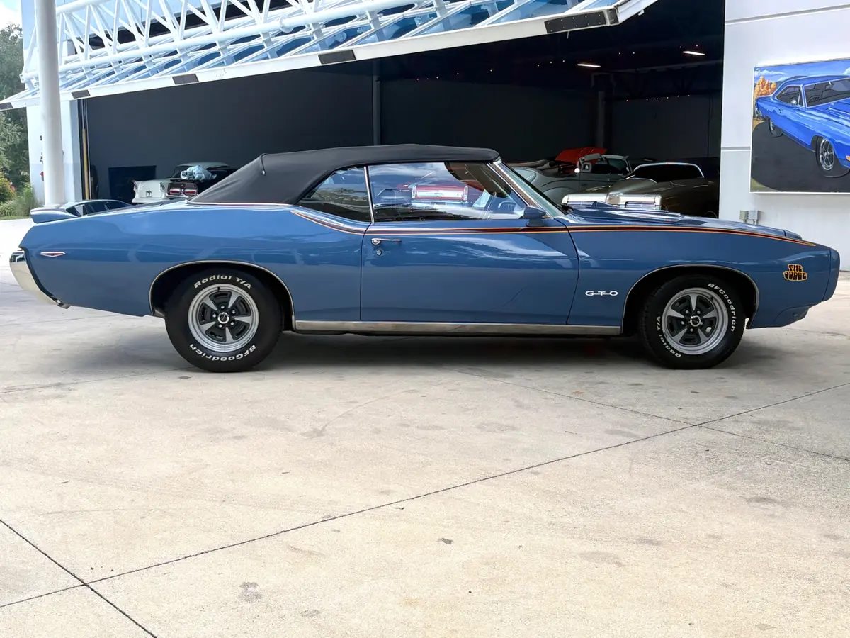 Vehicle photo 22