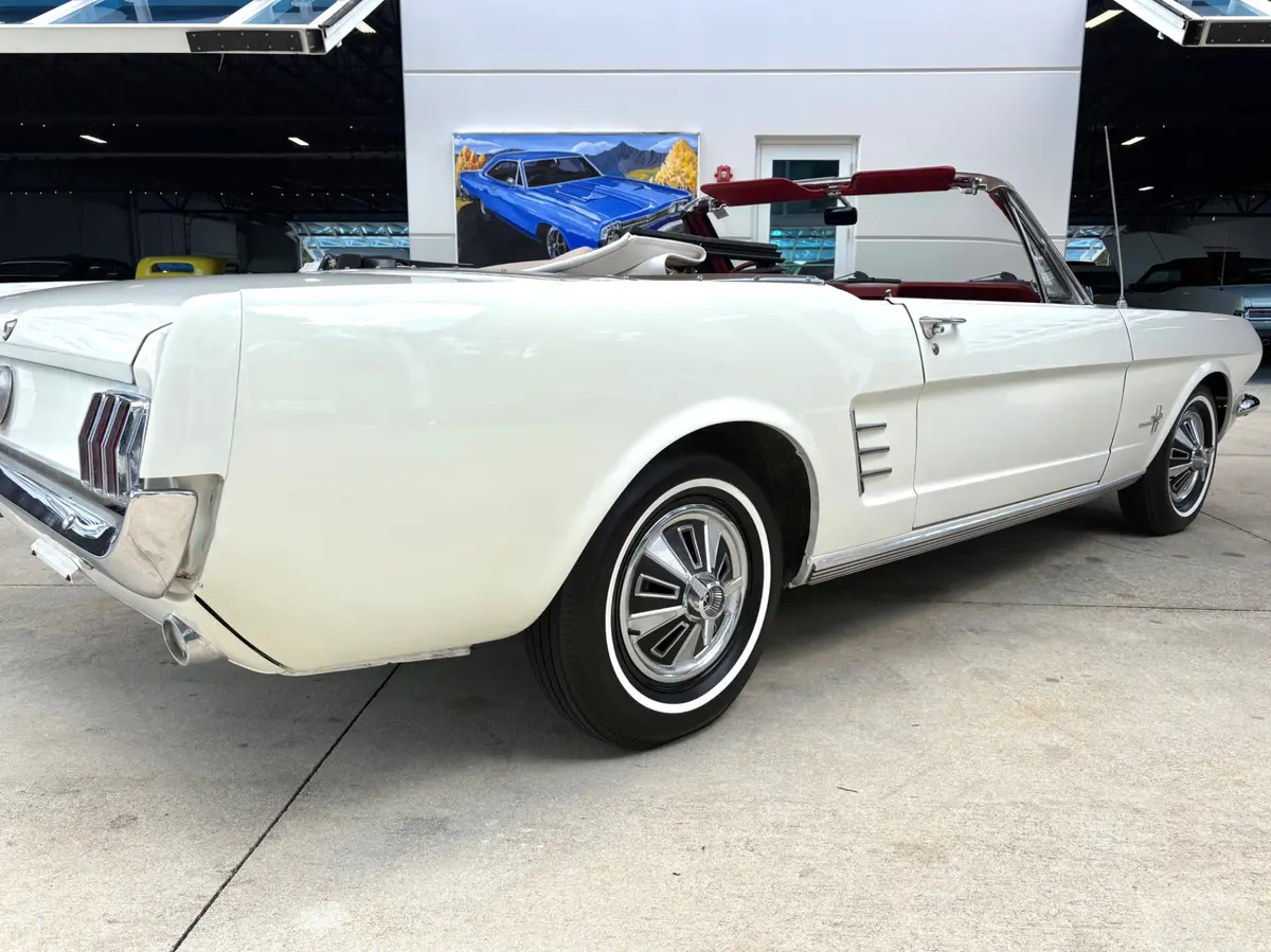 Vehicle photo 16