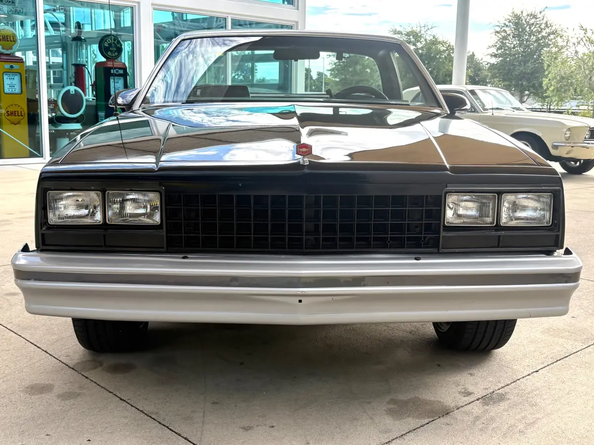 Vehicle photo 2