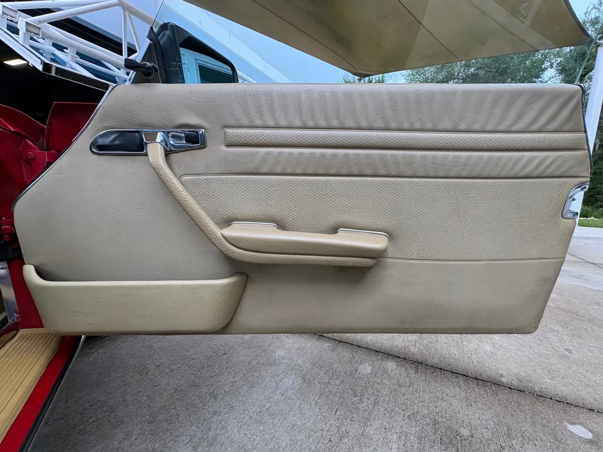 Vehicle photo 37