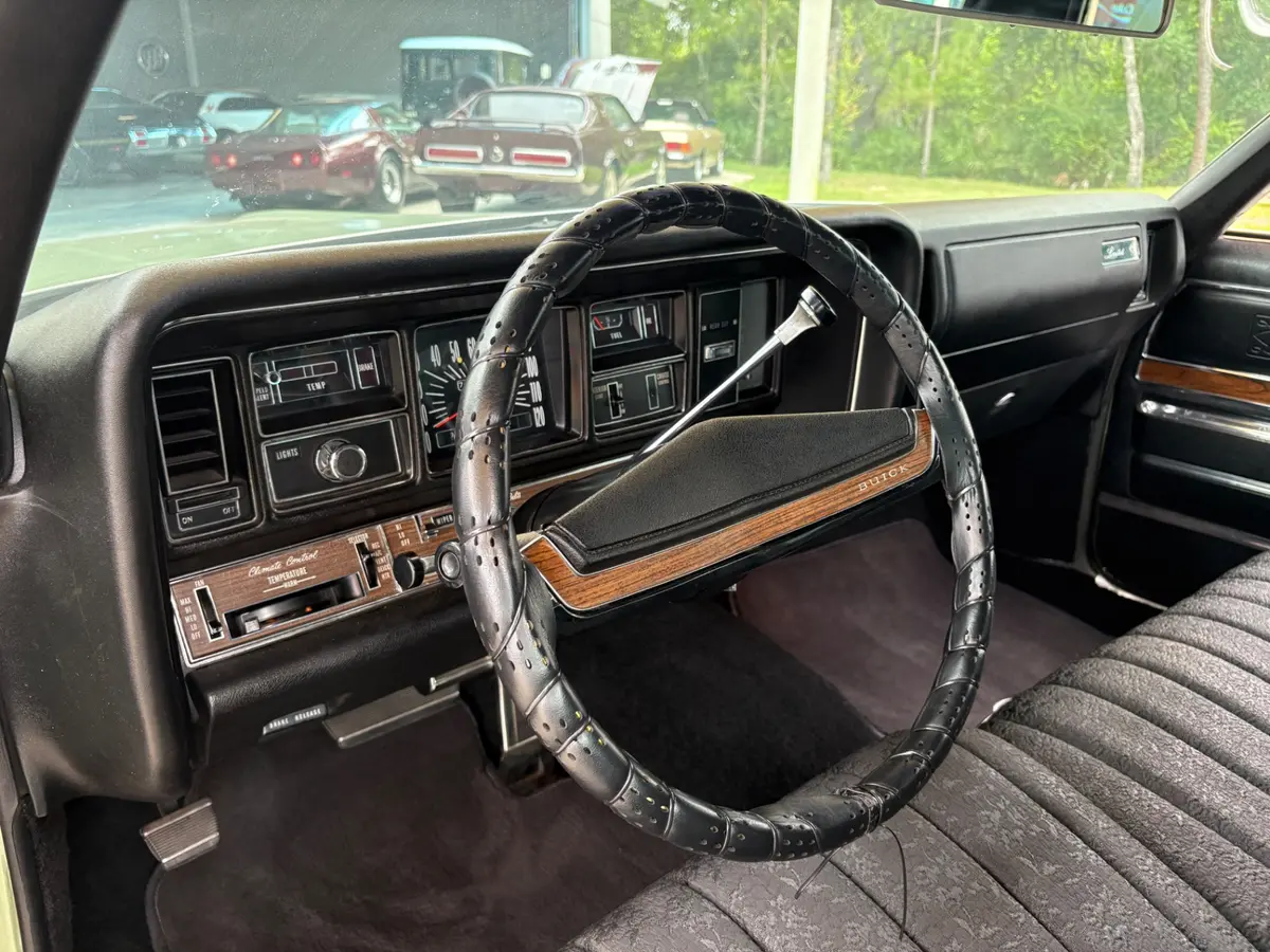 Vehicle photo 36