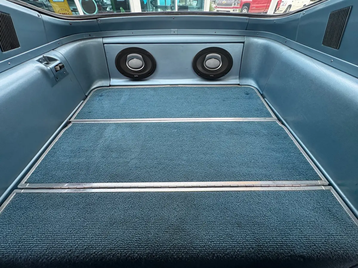 Vehicle photo 34
