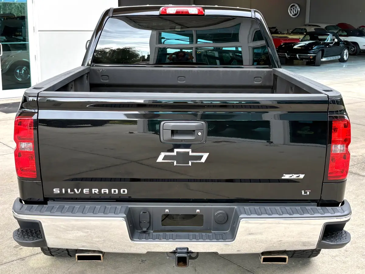 Vehicle photo 8