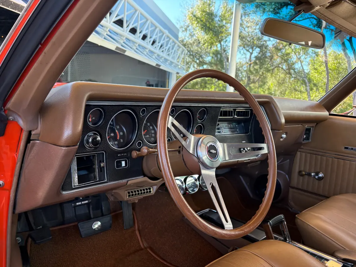 Vehicle photo 33