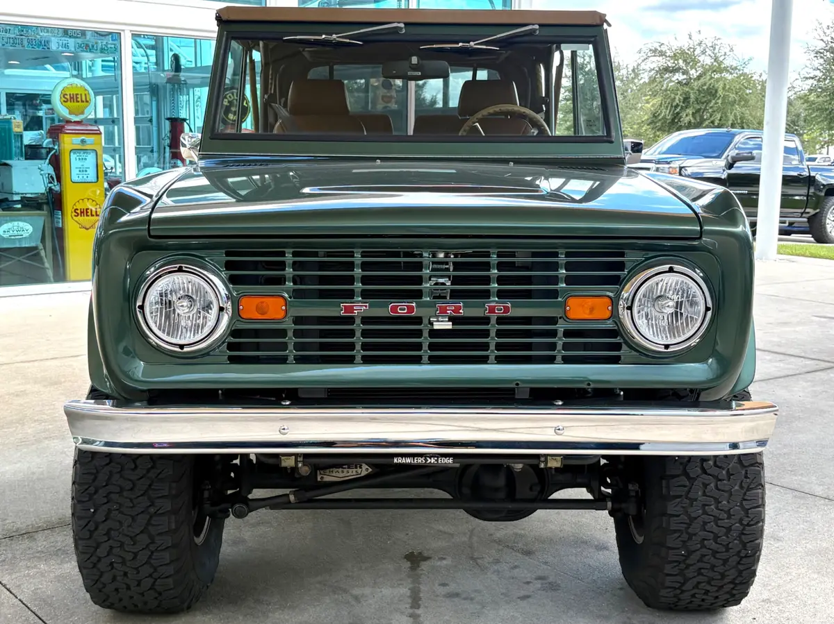 Vehicle photo 9