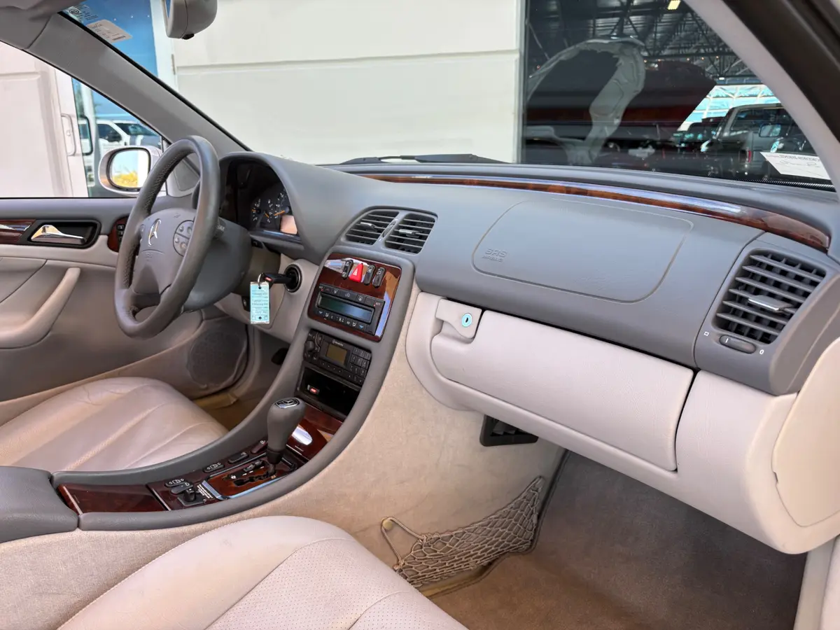 Vehicle photo 42