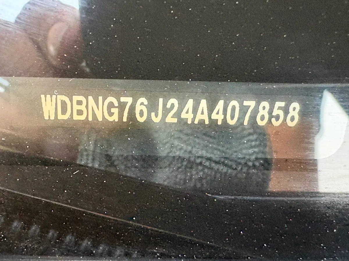 Vehicle photo 23