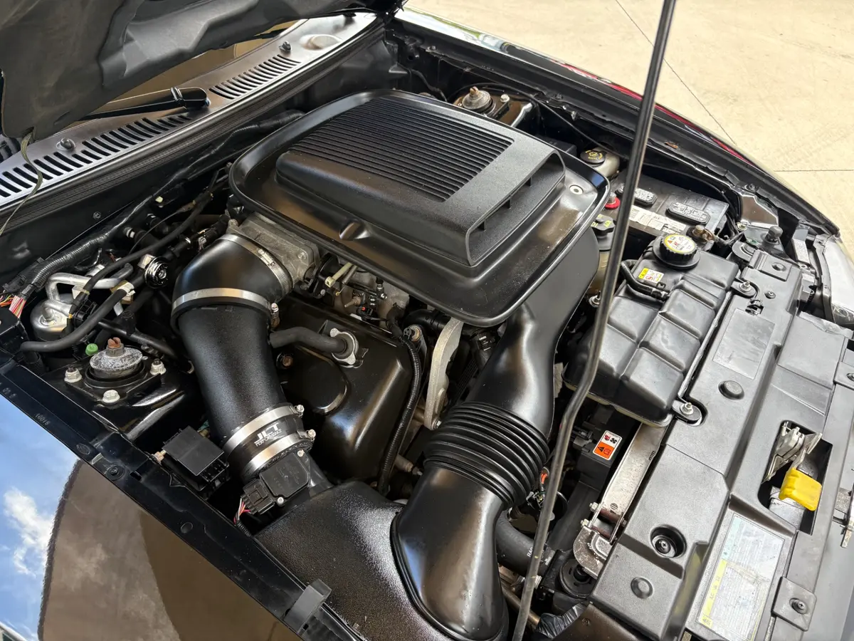 Vehicle photo 26