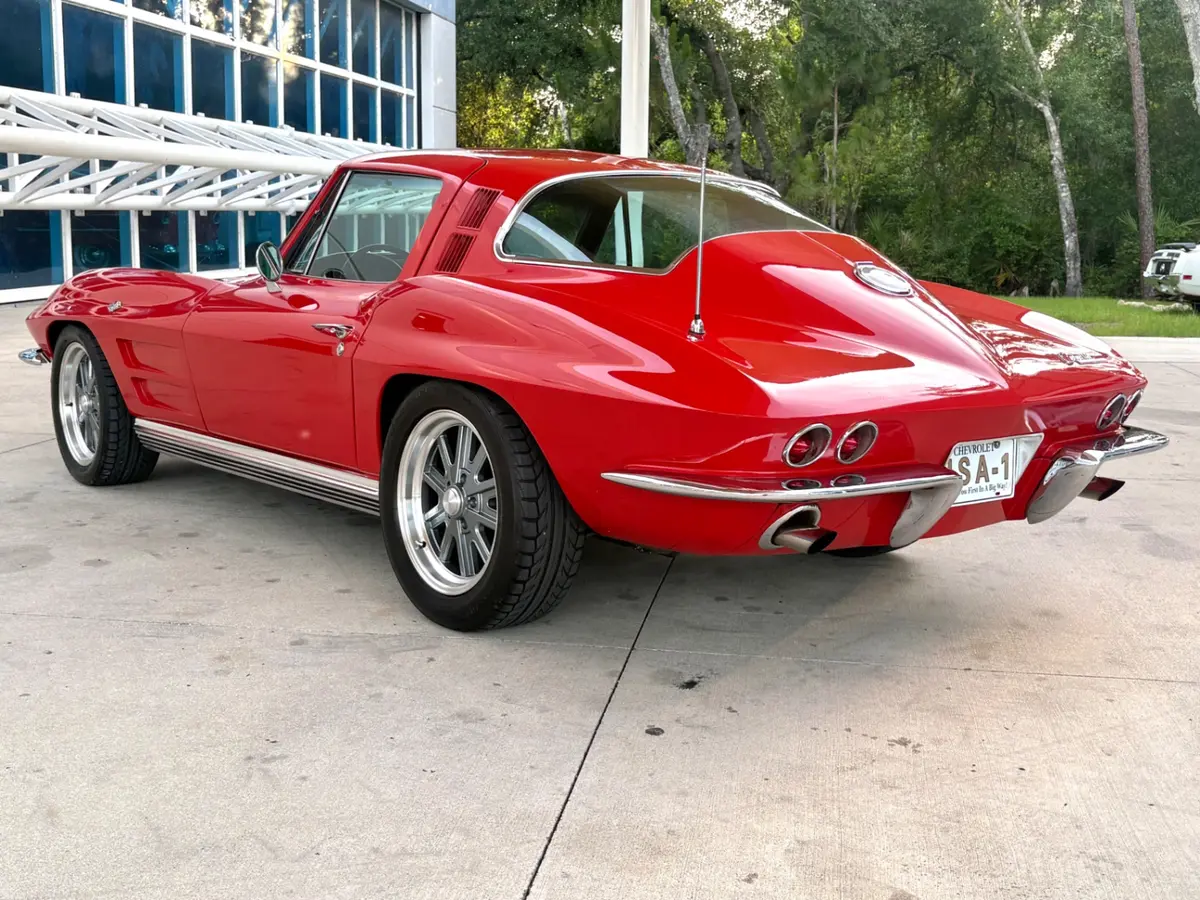 Vehicle photo 9