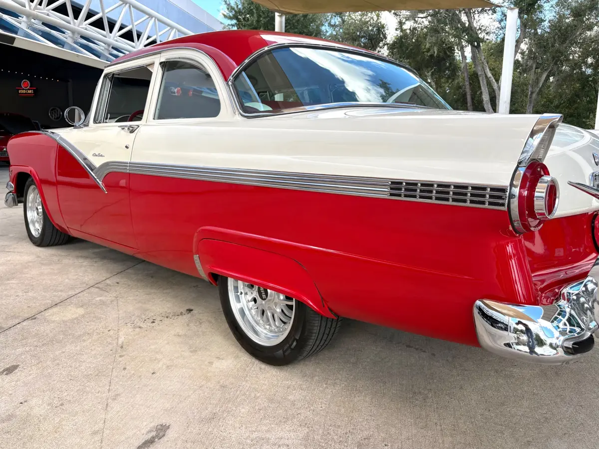 Vehicle photo 15