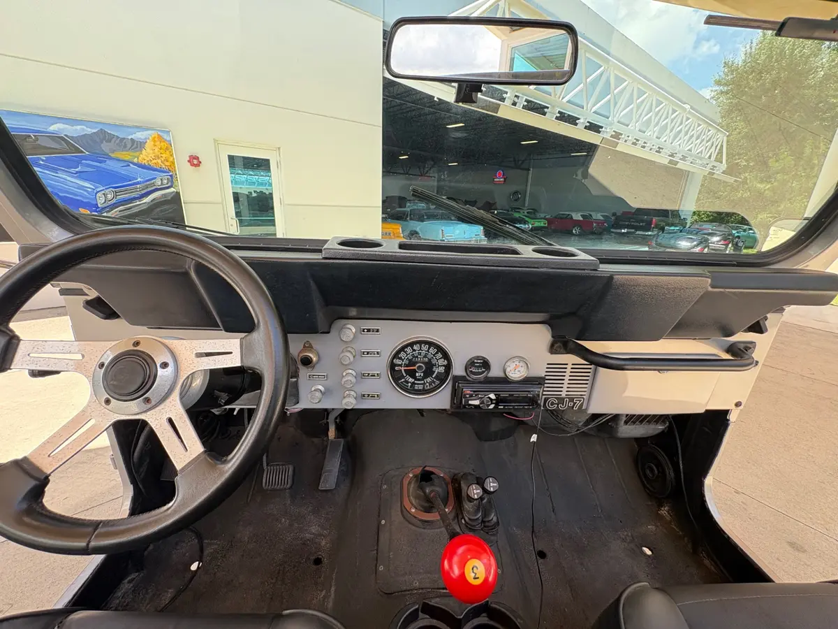 Vehicle photo 34