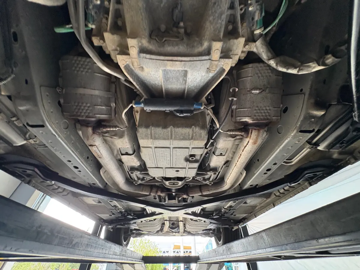 Vehicle photo 59