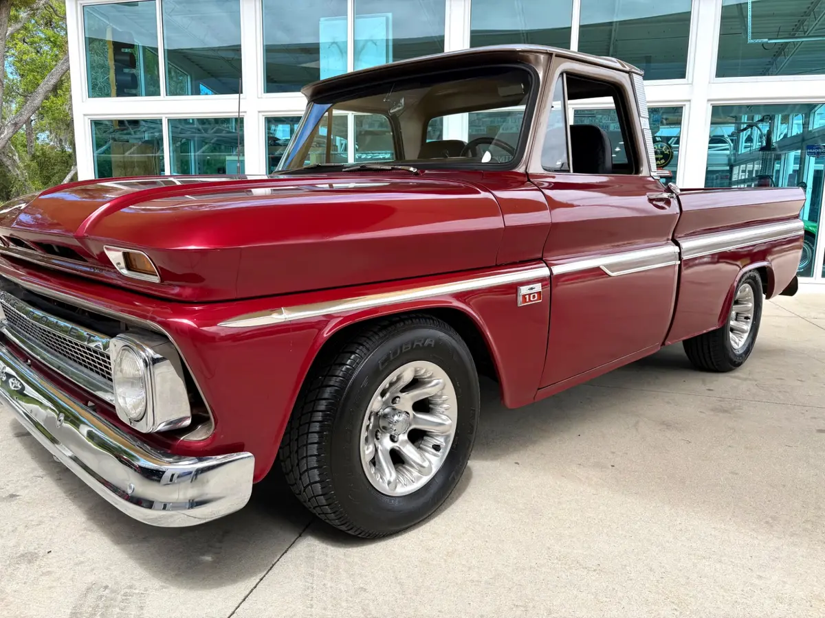 Vehicle photo 12