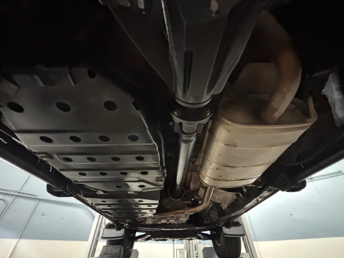 Vehicle photo 43