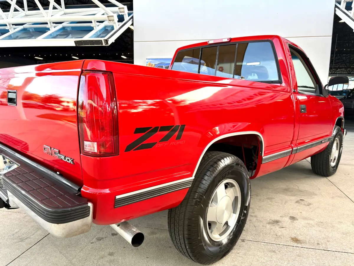 Vehicle photo 16