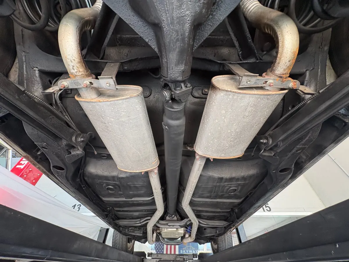 Vehicle photo 52