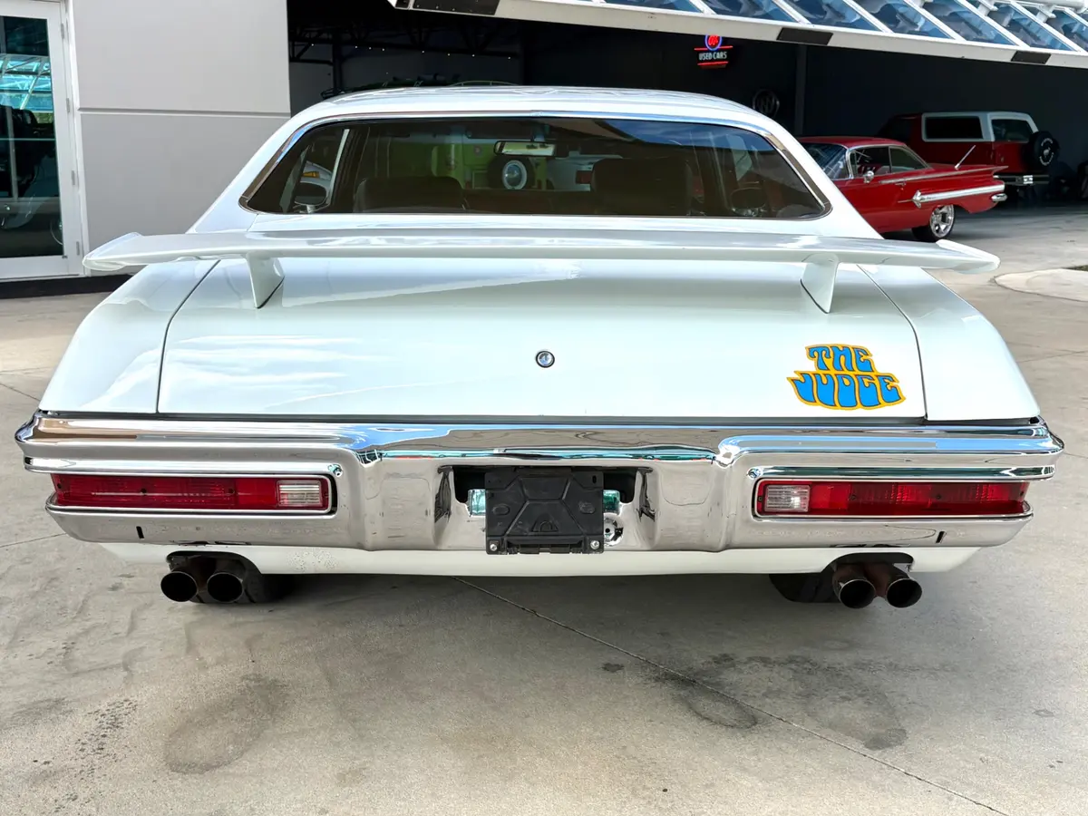 Vehicle photo 7