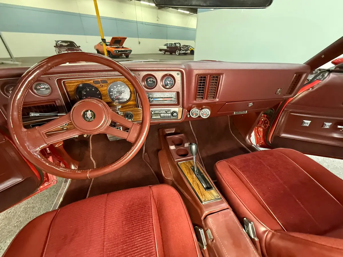 Vehicle photo 33