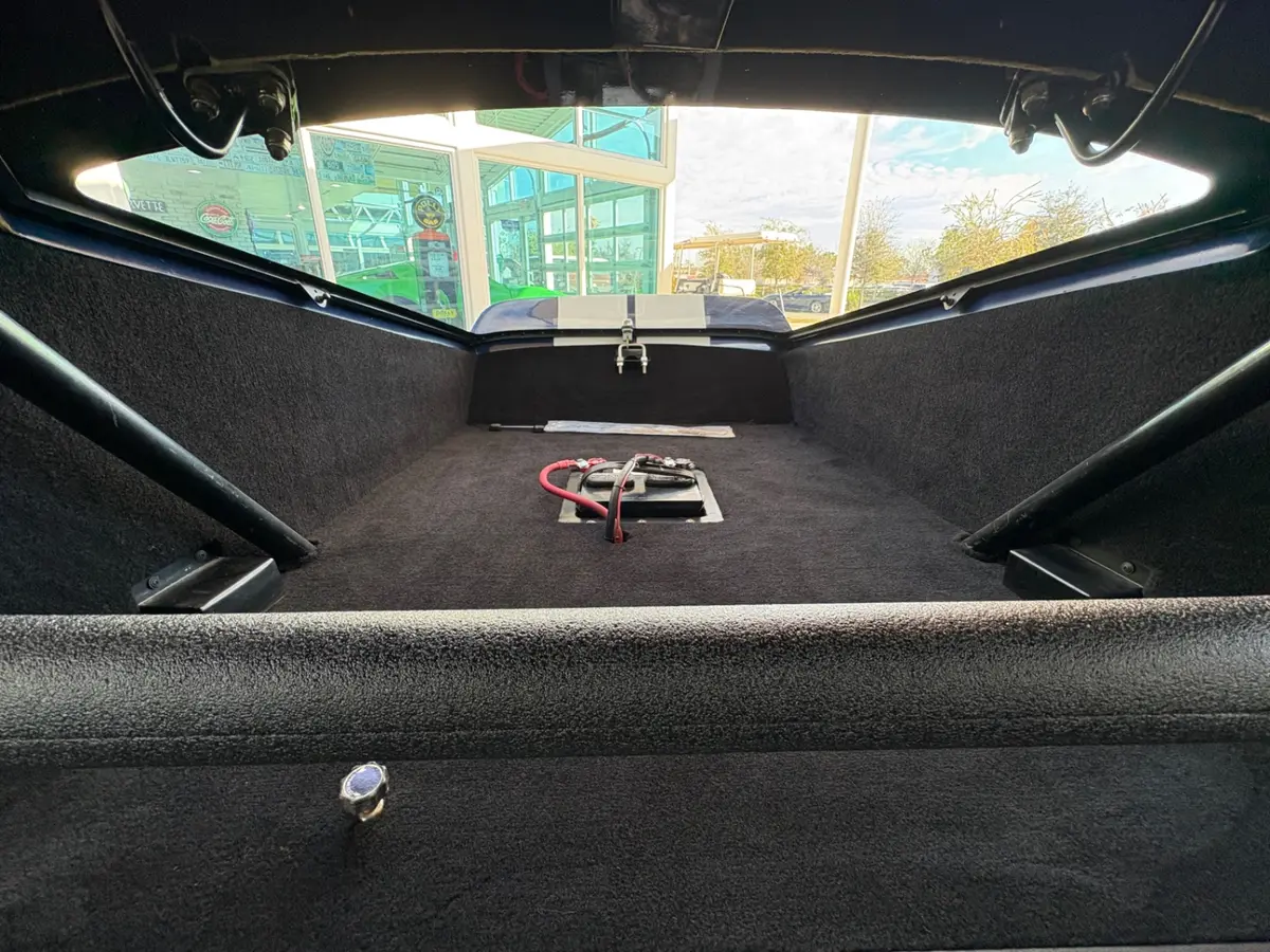 Vehicle photo 38