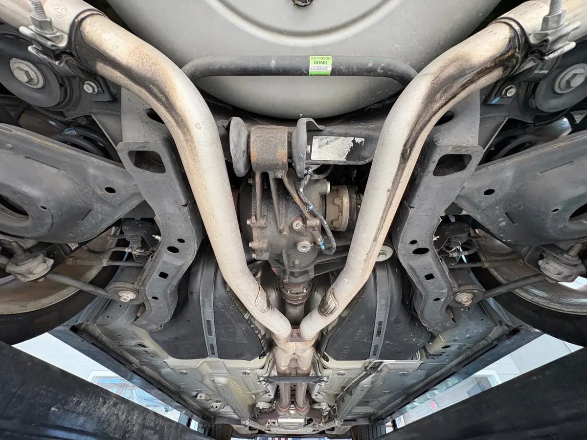Vehicle photo 46