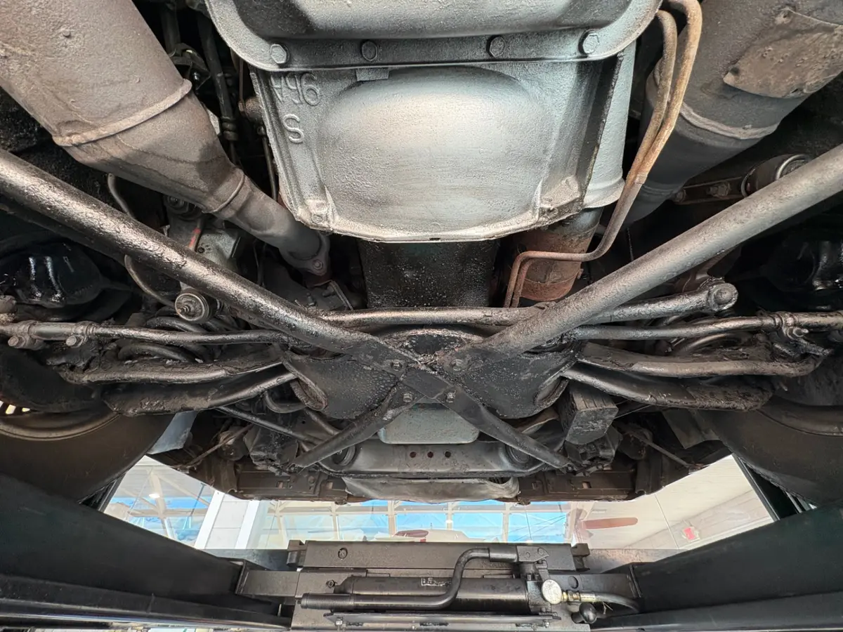 Vehicle photo 52