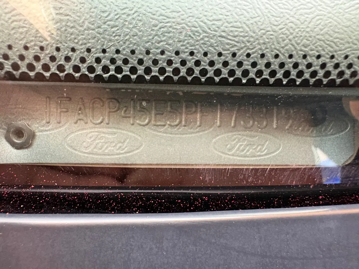 Vehicle photo 30