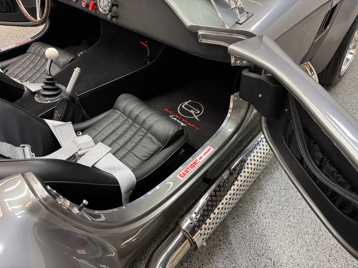 Vehicle photo 37
