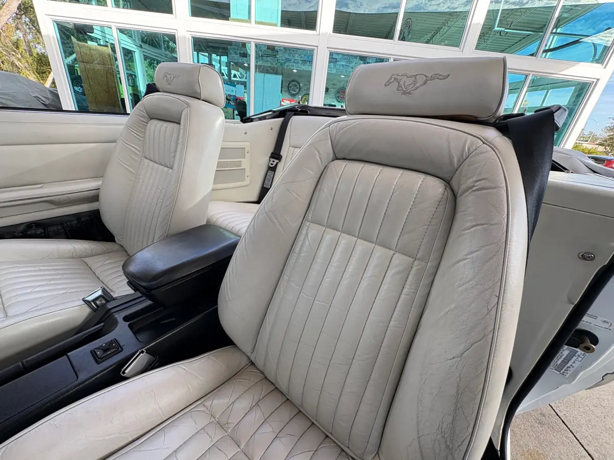 Vehicle photo 37
